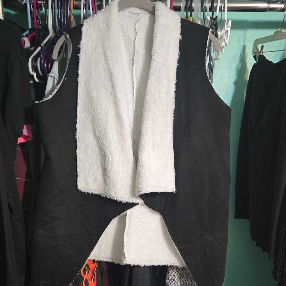 Chic Black and White Open Front Vest